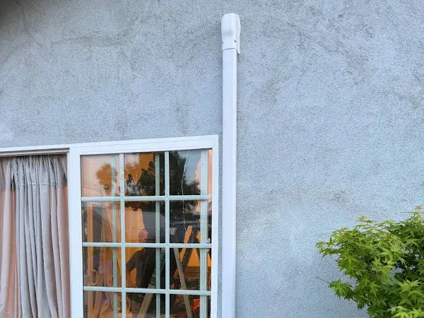 Finished exterior mini-split line cover beside a window, shared by customer Fucheng ou