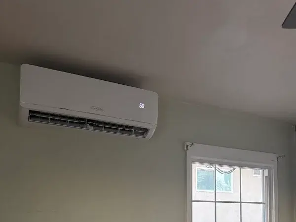 Wall-mounted 12,000 BTU mini-split indoor unit, shared by customer panda mj