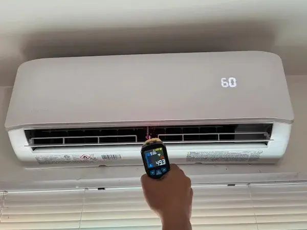 Temperature reading being taken at a wall-mounted mini-split, shared by customer YUHANG LI
