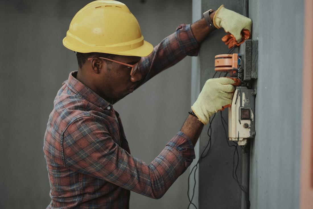 Alex Air & Heating technician performing duct replacement in the Inland Empire & LA County